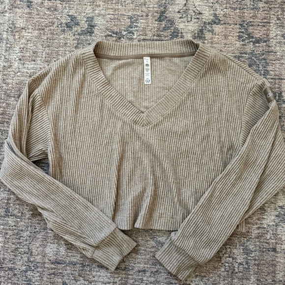 ALO Yoga Women's Muse Beige V-Neck Sweater and Sweatpants set - Picture 5 of 6